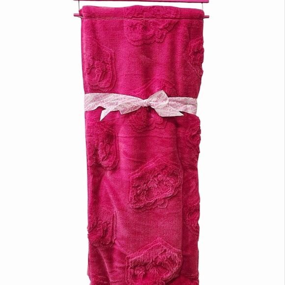 Juicy Couture Home Crown Embossed Faux Fur Plush Throw Blanket - Picture 2 of 7